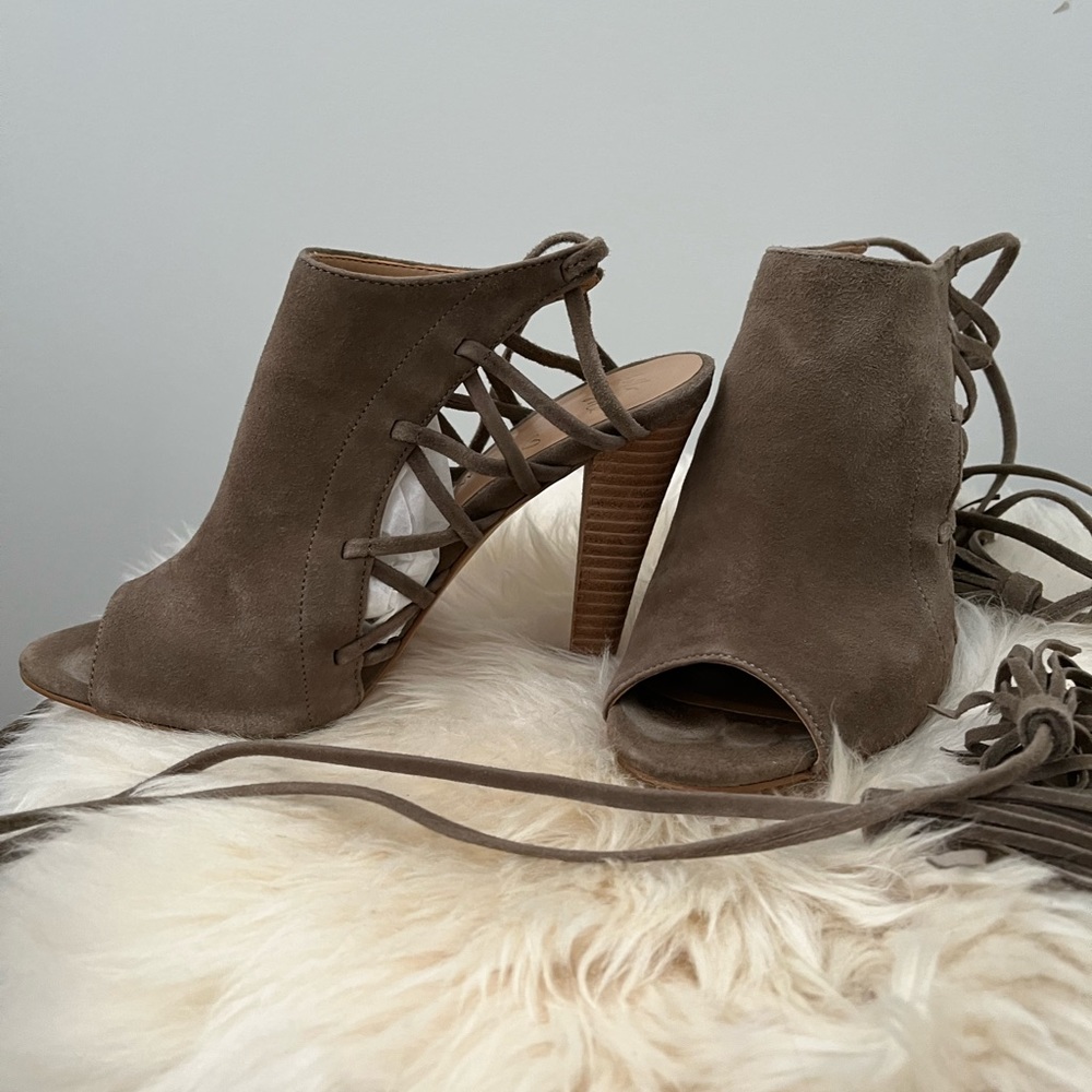 Banana Republic lace up booties - Size 6